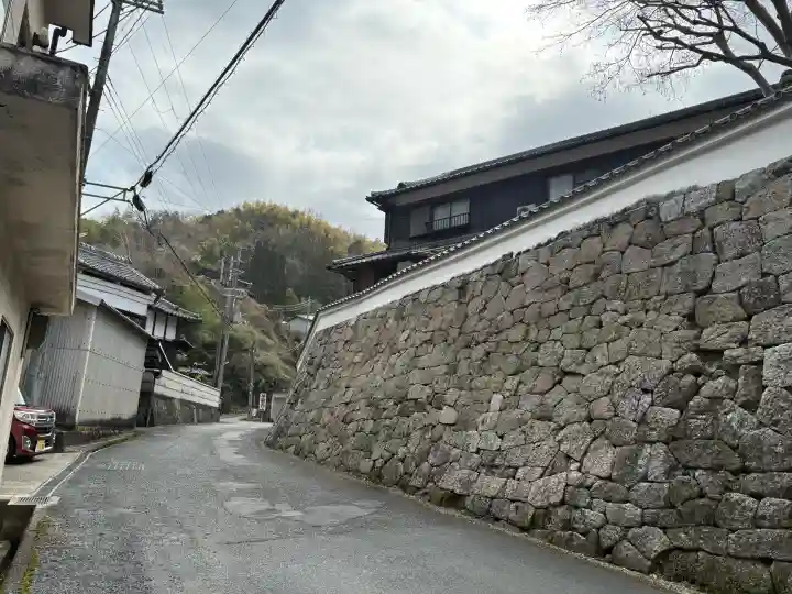 神童寺の{uncategorized: "未分類", other: "その他", undefined: "問題あり", building: "その他建物", grave: "お墓", sacred_gate: "鳥居", guardian: "狛犬", statue: "像", buddha: "仏像", history: "歴史", nature: "自然", garden: "庭園", animal: "動物", pagoda: "塔", temizu: "手水舎", mountain_gate: "山門・神門", sanctuary: "本殿・本堂", subordinate: "末社・摂社", art: "芸術", scenery: "景色", jizo: "地蔵", ema: "絵馬", goshuin: "御朱印", omikuji: "おみくじ", items: "授与品その他", amulet: "お守り", goshuincho: "御朱印帳", eats: "食事", festival: "お祭り", votive_dance: "神楽", shichigosan: "七五三参", wedding: "結婚式", experience: "体験その他", initially: "初詣", around: "周辺", anti_infection: "感染症対策"}