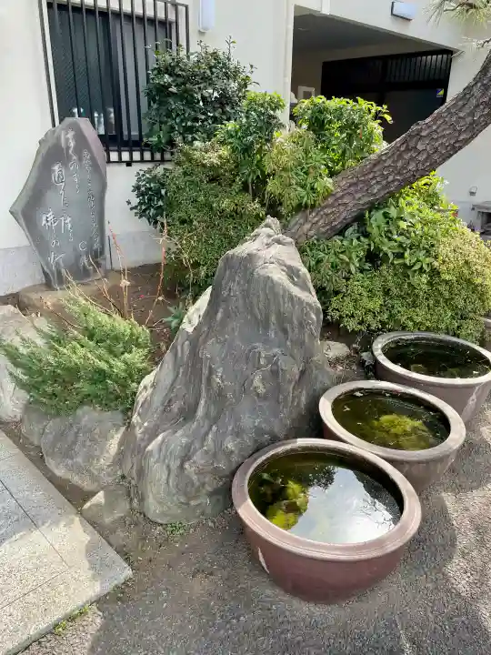 西念寺の{uncategorized: "未分類", other: "その他", undefined: "問題あり", building: "その他建物", grave: "お墓", sacred_gate: "鳥居", guardian: "狛犬", statue: "像", buddha: "仏像", history: "歴史", nature: "自然", garden: "庭園", animal: "動物", pagoda: "塔", temizu: "手水舎", mountain_gate: "山門・神門", sanctuary: "本殿・本堂", subordinate: "末社・摂社", art: "芸術", scenery: "景色", jizo: "地蔵", ema: "絵馬", goshuin: "御朱印", omikuji: "おみくじ", items: "授与品その他", amulet: "お守り", goshuincho: "御朱印帳", eats: "食事", festival: "お祭り", votive_dance: "神楽", shichigosan: "七五三参", wedding: "結婚式", experience: "体験その他", initially: "初詣", around: "周辺", anti_infection: "感染症対策"}