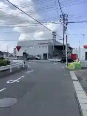 旧街道沿いの社の周辺