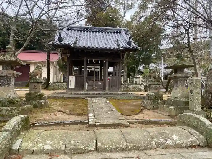 賀集八幡神社の{uncategorized: "未分類", other: "その他", undefined: "問題あり", building: "その他建物", grave: "お墓", sacred_gate: "鳥居", guardian: "狛犬", statue: "像", buddha: "仏像", history: "歴史", nature: "自然", garden: "庭園", animal: "動物", pagoda: "塔", temizu: "手水舎", mountain_gate: "山門・神門", sanctuary: "本殿・本堂", subordinate: "末社・摂社", art: "芸術", scenery: "景色", jizo: "地蔵", ema: "絵馬", goshuin: "御朱印", omikuji: "おみくじ", items: "授与品その他", amulet: "お守り", goshuincho: "御朱印帳", eats: "食事", festival: "お祭り", votive_dance: "神楽", shichigosan: "七五三参", wedding: "結婚式", experience: "体験その他", initially: "初詣", around: "周辺", anti_infection: "感染症対策"}