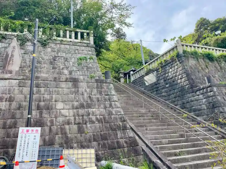諏訪大神社の{uncategorized: "未分類", other: "その他", undefined: "問題あり", building: "その他建物", grave: "お墓", sacred_gate: "鳥居", guardian: "狛犬", statue: "像", buddha: "仏像", history: "歴史", nature: "自然", garden: "庭園", animal: "動物", pagoda: "塔", temizu: "手水舎", mountain_gate: "山門・神門", sanctuary: "本殿・本堂", subordinate: "末社・摂社", art: "芸術", scenery: "景色", jizo: "地蔵", ema: "絵馬", goshuin: "御朱印", omikuji: "おみくじ", items: "授与品その他", amulet: "お守り", goshuincho: "御朱印帳", eats: "食事", festival: "お祭り", votive_dance: "神楽", shichigosan: "七五三参", wedding: "結婚式", experience: "体験その他", initially: "初詣", around: "周辺", anti_infection: "感染症対策"}