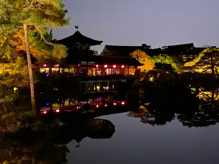 平安神宮の{uncategorized: "未分類", other: "その他", undefined: "問題あり", building: "その他建物", grave: "お墓", sacred_gate: "鳥居", guardian: "狛犬", statue: "像", buddha: "仏像", history: "歴史", nature: "自然", garden: "庭園", animal: "動物", pagoda: "塔", temizu: "手水舎", mountain_gate: "山門・神門", sanctuary: "本殿・本堂", subordinate: "末社・摂社", art: "芸術", scenery: "景色", jizo: "地蔵", ema: "絵馬", goshuin: "御朱印", omikuji: "おみくじ", items: "授与品その他", amulet: "お守り", goshuincho: "御朱印帳", eats: "食事", festival: "お祭り", votive_dance: "神楽", shichigosan: "七五三参", wedding: "結婚式", experience: "体験その他", initially: "初詣", around: "周辺", anti_infection: "感染症対策"}