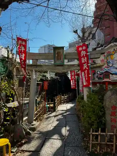 吉原弁財天本宮（吉原神社奥宮）の{uncategorized: "未分類", other: "その他", undefined: "問題あり", building: "その他建物", grave: "お墓", sacred_gate: "鳥居", guardian: "狛犬", statue: "像", buddha: "仏像", history: "歴史", nature: "自然", garden: "庭園", animal: "動物", pagoda: "塔", temizu: "手水舎", mountain_gate: "山門・神門", sanctuary: "本殿・本堂", subordinate: "末社・摂社", art: "芸術", scenery: "景色", jizo: "地蔵", ema: "絵馬", goshuin: "御朱印", omikuji: "おみくじ", items: "授与品その他", amulet: "お守り", goshuincho: "御朱印帳", eats: "食事", festival: "お祭り", votive_dance: "神楽", shichigosan: "七五三参", wedding: "結婚式", experience: "体験その他", initially: "初詣", around: "周辺", anti_infection: "感染症対策"}
