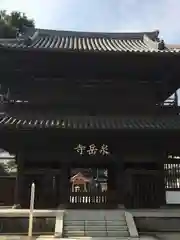 泉岳寺の山門