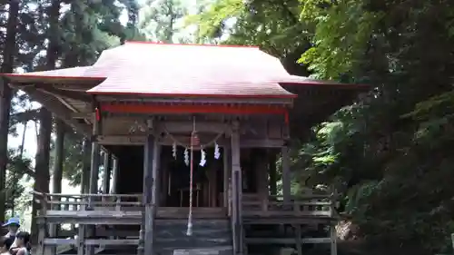 石上神社の本殿