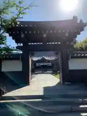 大光普照寺の山門