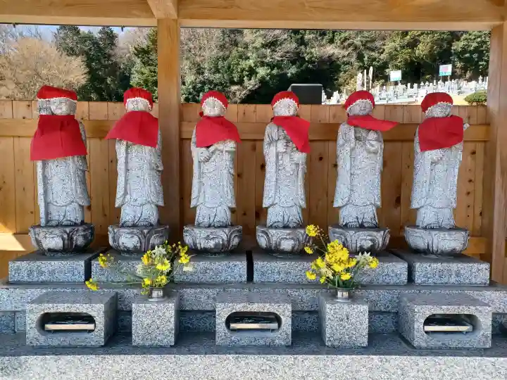永源寺の{uncategorized: "未分類", other: "その他", undefined: "問題あり", building: "その他建物", grave: "お墓", sacred_gate: "鳥居", guardian: "狛犬", statue: "像", buddha: "仏像", history: "歴史", nature: "自然", garden: "庭園", animal: "動物", pagoda: "塔", temizu: "手水舎", mountain_gate: "山門・神門", sanctuary: "本殿・本堂", subordinate: "末社・摂社", art: "芸術", scenery: "景色", jizo: "地蔵", ema: "絵馬", goshuin: "御朱印", omikuji: "おみくじ", items: "授与品その他", amulet: "お守り", goshuincho: "御朱印帳", eats: "食事", festival: "お祭り", votive_dance: "神楽", shichigosan: "七五三参", wedding: "結婚式", experience: "体験その他", initially: "初詣", around: "周辺", anti_infection: "感染症対策"}