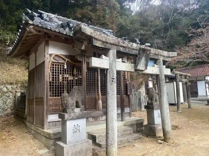 林田八幡神社の{uncategorized: "未分類", other: "その他", undefined: "問題あり", building: "その他建物", grave: "お墓", sacred_gate: "鳥居", guardian: "狛犬", statue: "像", buddha: "仏像", history: "歴史", nature: "自然", garden: "庭園", animal: "動物", pagoda: "塔", temizu: "手水舎", mountain_gate: "山門・神門", sanctuary: "本殿・本堂", subordinate: "末社・摂社", art: "芸術", scenery: "景色", jizo: "地蔵", ema: "絵馬", goshuin: "御朱印", omikuji: "おみくじ", items: "授与品その他", amulet: "お守り", goshuincho: "御朱印帳", eats: "食事", festival: "お祭り", votive_dance: "神楽", shichigosan: "七五三参", wedding: "結婚式", experience: "体験その他", initially: "初詣", around: "周辺", anti_infection: "感染症対策"}