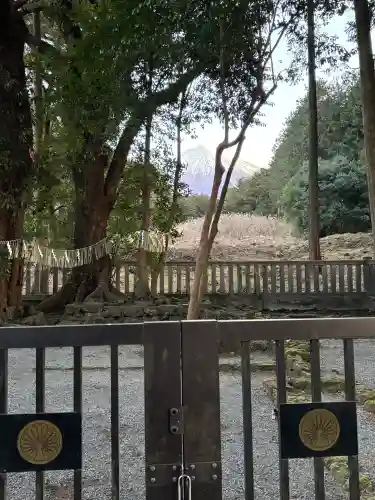 山宮浅間神社の{uncategorized: "未分類", other: "その他", undefined: "問題あり", building: "その他建物", grave: "お墓", sacred_gate: "鳥居", guardian: "狛犬", statue: "像", buddha: "仏像", history: "歴史", nature: "自然", garden: "庭園", animal: "動物", pagoda: "塔", temizu: "手水舎", mountain_gate: "山門・神門", sanctuary: "本殿・本堂", subordinate: "末社・摂社", art: "芸術", scenery: "景色", jizo: "地蔵", ema: "絵馬", goshuin: "御朱印", omikuji: "おみくじ", items: "授与品その他", amulet: "お守り", goshuincho: "御朱印帳", eats: "食事", festival: "お祭り", votive_dance: "神楽", shichigosan: "七五三参", wedding: "結婚式", experience: "体験その他", initially: "初詣", around: "周辺", anti_infection: "感染症対策"}