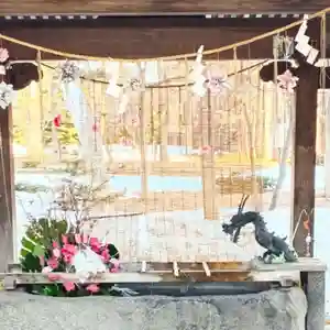 彌彦神社 (伊夜日子神社)の手水舎(2025年04月01日(火) 09時33分42秒投稿)