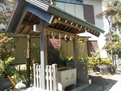 片瀬諏訪神社の手水舎