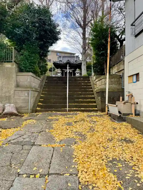 八杉神社の{uncategorized: "未分類", other: "その他", undefined: "問題あり", building: "その他建物", grave: "お墓", sacred_gate: "鳥居", guardian: "狛犬", statue: "像", buddha: "仏像", history: "歴史", nature: "自然", garden: "庭園", animal: "動物", pagoda: "塔", temizu: "手水舎", mountain_gate: "山門・神門", sanctuary: "本殿・本堂", subordinate: "末社・摂社", art: "芸術", scenery: "景色", jizo: "地蔵", ema: "絵馬", goshuin: "御朱印", omikuji: "おみくじ", items: "授与品その他", amulet: "お守り", goshuincho: "御朱印帳", eats: "食事", festival: "お祭り", votive_dance: "神楽", shichigosan: "七五三参", wedding: "結婚式", experience: "体験その他", initially: "初詣", around: "周辺", anti_infection: "感染症対策"}
