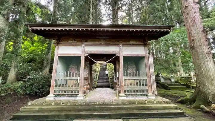 月蔵院の山門・神門