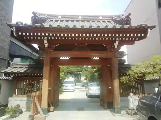 東陽寺の山門