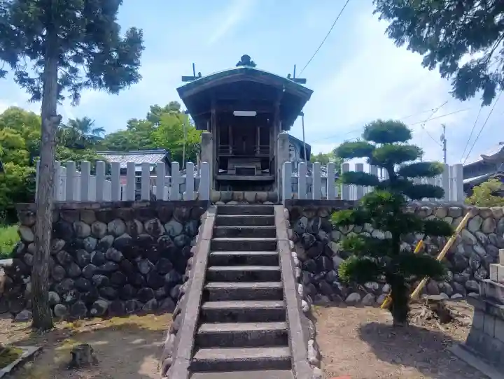 神宮神社の{uncategorized: "未分類", other: "その他", undefined: "問題あり", building: "その他建物", grave: "お墓", sacred_gate: "鳥居", guardian: "狛犬", statue: "像", buddha: "仏像", history: "歴史", nature: "自然", garden: "庭園", animal: "動物", pagoda: "塔", temizu: "手水舎", mountain_gate: "山門・神門", sanctuary: "本殿・本堂", subordinate: "末社・摂社", art: "芸術", scenery: "景色", jizo: "地蔵", ema: "絵馬", goshuin: "御朱印", omikuji: "おみくじ", items: "授与品その他", amulet: "お守り", goshuincho: "御朱印帳", eats: "食事", festival: "お祭り", votive_dance: "神楽", shichigosan: "七五三参", wedding: "結婚式", experience: "体験その他", initially: "初詣", around: "周辺", anti_infection: "感染症対策"}