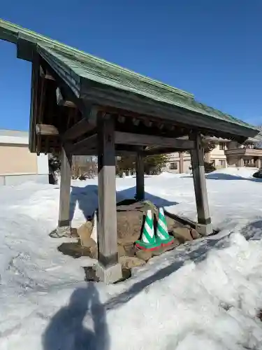 滝川神社の{uncategorized: "未分類", other: "その他", undefined: "問題あり", building: "その他建物", grave: "お墓", sacred_gate: "鳥居", guardian: "狛犬", statue: "像", buddha: "仏像", history: "歴史", nature: "自然", garden: "庭園", animal: "動物", pagoda: "塔", temizu: "手水舎", mountain_gate: "山門・神門", sanctuary: "本殿・本堂", subordinate: "末社・摂社", art: "芸術", scenery: "景色", jizo: "地蔵", ema: "絵馬", goshuin: "御朱印", omikuji: "おみくじ", items: "授与品その他", amulet: "お守り", goshuincho: "御朱印帳", eats: "食事", festival: "お祭り", votive_dance: "神楽", shichigosan: "七五三参", wedding: "結婚式", experience: "体験その他", initially: "初詣", around: "周辺", anti_infection: "感染症対策"}