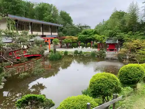 榊山稲荷神社の庭園