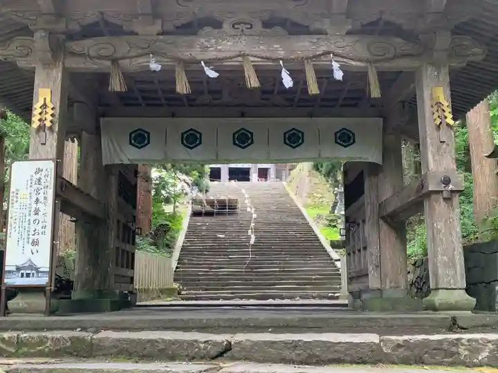 大神山神社奥宮の山門・神門