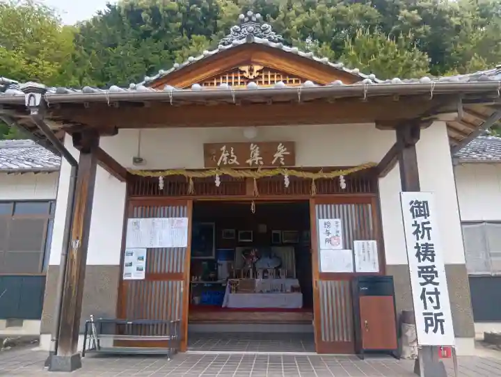 加佐美神社の{uncategorized: "未分類", other: "その他", undefined: "問題あり", building: "その他建物", grave: "お墓", sacred_gate: "鳥居", guardian: "狛犬", statue: "像", buddha: "仏像", history: "歴史", nature: "自然", garden: "庭園", animal: "動物", pagoda: "塔", temizu: "手水舎", mountain_gate: "山門・神門", sanctuary: "本殿・本堂", subordinate: "末社・摂社", art: "芸術", scenery: "景色", jizo: "地蔵", ema: "絵馬", goshuin: "御朱印", omikuji: "おみくじ", items: "授与品その他", amulet: "お守り", goshuincho: "御朱印帳", eats: "食事", festival: "お祭り", votive_dance: "神楽", shichigosan: "七五三参", wedding: "結婚式", experience: "体験その他", initially: "初詣", around: "周辺", anti_infection: "感染症対策"}