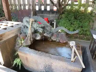 満足稲荷神社の手水舎