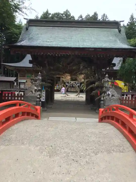 櫛引八幡宮の山門・神門