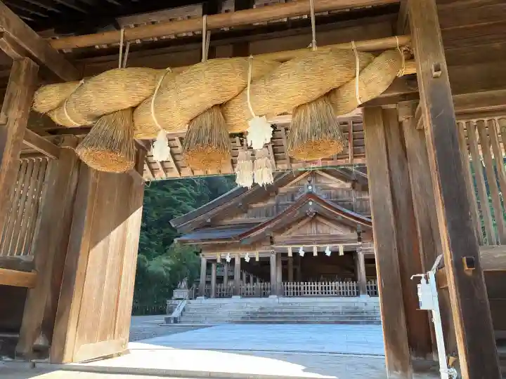 美保神社の{uncategorized: "未分類", other: "その他", undefined: "問題あり", building: "その他建物", grave: "お墓", sacred_gate: "鳥居", guardian: "狛犬", statue: "像", buddha: "仏像", history: "歴史", nature: "自然", garden: "庭園", animal: "動物", pagoda: "塔", temizu: "手水舎", mountain_gate: "山門・神門", sanctuary: "本殿・本堂", subordinate: "末社・摂社", art: "芸術", scenery: "景色", jizo: "地蔵", ema: "絵馬", goshuin: "御朱印", omikuji: "おみくじ", items: "授与品その他", amulet: "お守り", goshuincho: "御朱印帳", eats: "食事", festival: "お祭り", votive_dance: "神楽", shichigosan: "七五三参", wedding: "結婚式", experience: "体験その他", initially: "初詣", around: "周辺", anti_infection: "感染症対策"}