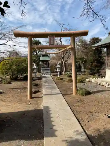 毘盧遮那寺の鳥居