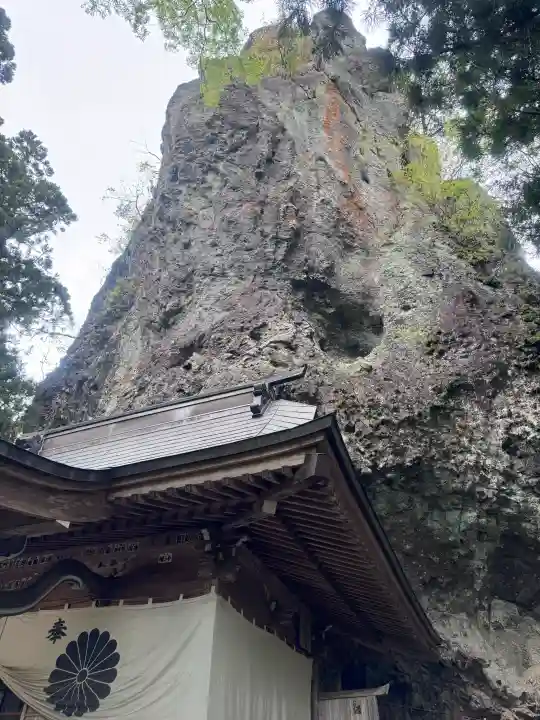 中之嶽神社の{uncategorized: "未分類", other: "その他", undefined: "問題あり", building: "その他建物", grave: "お墓", sacred_gate: "鳥居", guardian: "狛犬", statue: "像", buddha: "仏像", history: "歴史", nature: "自然", garden: "庭園", animal: "動物", pagoda: "塔", temizu: "手水舎", mountain_gate: "山門・神門", sanctuary: "本殿・本堂", subordinate: "末社・摂社", art: "芸術", scenery: "景色", jizo: "地蔵", ema: "絵馬", goshuin: "御朱印", omikuji: "おみくじ", items: "授与品その他", amulet: "お守り", goshuincho: "御朱印帳", eats: "食事", festival: "お祭り", votive_dance: "神楽", shichigosan: "七五三参", wedding: "結婚式", experience: "体験その他", initially: "初詣", around: "周辺", anti_infection: "感染症対策"}
