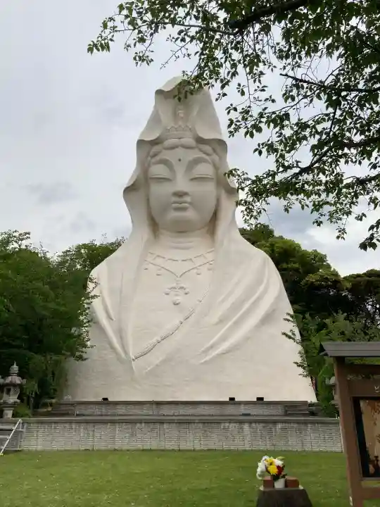 大船観音寺の{uncategorized: "未分類", other: "その他", undefined: "問題あり", building: "その他建物", grave: "お墓", sacred_gate: "鳥居", guardian: "狛犬", statue: "像", buddha: "仏像", history: "歴史", nature: "自然", garden: "庭園", animal: "動物", pagoda: "塔", temizu: "手水舎", mountain_gate: "山門・神門", sanctuary: "本殿・本堂", subordinate: "末社・摂社", art: "芸術", scenery: "景色", jizo: "地蔵", ema: "絵馬", goshuin: "御朱印", omikuji: "おみくじ", items: "授与品その他", amulet: "お守り", goshuincho: "御朱印帳", eats: "食事", festival: "お祭り", votive_dance: "神楽", shichigosan: "七五三参", wedding: "結婚式", experience: "体験その他", initially: "初詣", around: "周辺", anti_infection: "感染症対策"}