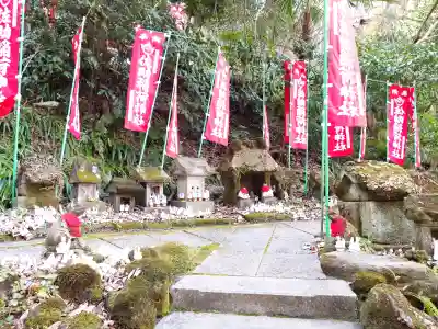 佐助稲荷神社の{uncategorized: "未分類", other: "その他", undefined: "問題あり", building: "その他建物", grave: "お墓", sacred_gate: "鳥居", guardian: "狛犬", statue: "像", buddha: "仏像", history: "歴史", nature: "自然", garden: "庭園", animal: "動物", pagoda: "塔", temizu: "手水舎", mountain_gate: "山門・神門", sanctuary: "本殿・本堂", subordinate: "末社・摂社", art: "芸術", scenery: "景色", jizo: "地蔵", ema: "絵馬", goshuin: "御朱印", omikuji: "おみくじ", items: "授与品その他", amulet: "お守り", goshuincho: "御朱印帳", eats: "食事", festival: "お祭り", votive_dance: "神楽", shichigosan: "七五三参", wedding: "結婚式", experience: "体験その他", initially: "初詣", around: "周辺", anti_infection: "感染症対策"}