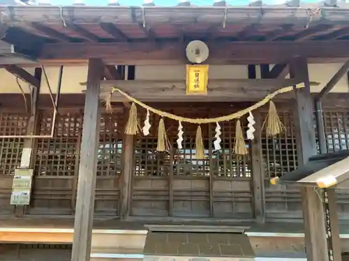 神明社の本殿