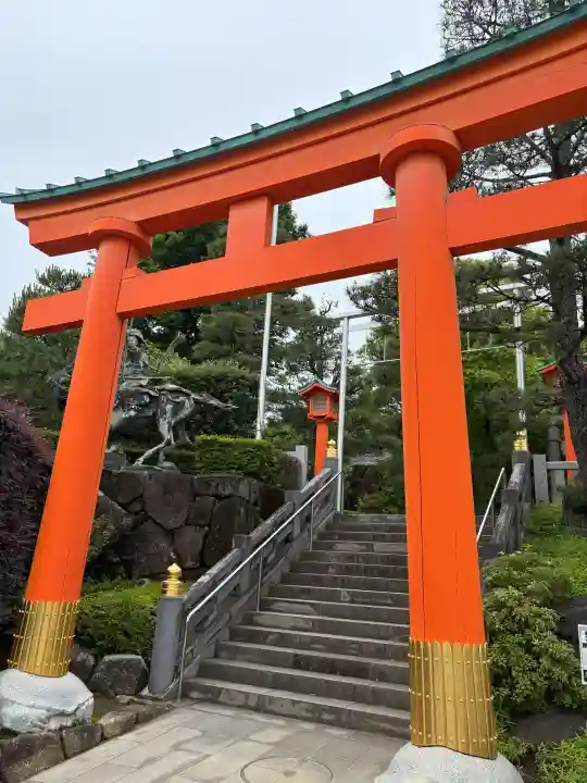 穴八幡宮の{uncategorized: "未分類", other: "その他", undefined: "問題あり", building: "その他建物", grave: "お墓", sacred_gate: "鳥居", guardian: "狛犬", statue: "像", buddha: "仏像", history: "歴史", nature: "自然", garden: "庭園", animal: "動物", pagoda: "塔", temizu: "手水舎", mountain_gate: "山門・神門", sanctuary: "本殿・本堂", subordinate: "末社・摂社", art: "芸術", scenery: "景色", jizo: "地蔵", ema: "絵馬", goshuin: "御朱印", omikuji: "おみくじ", items: "授与品その他", amulet: "お守り", goshuincho: "御朱印帳", eats: "食事", festival: "お祭り", votive_dance: "神楽", shichigosan: "七五三参", wedding: "結婚式", experience: "体験その他", initially: "初詣", around: "周辺", anti_infection: "感染症対策"}
