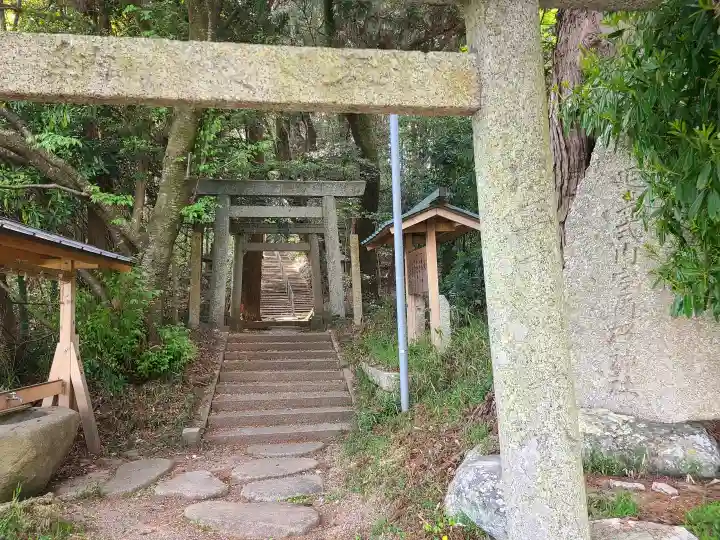宇爾櫻神社の{uncategorized: "未分類", other: "その他", undefined: "問題あり", building: "その他建物", grave: "お墓", sacred_gate: "鳥居", guardian: "狛犬", statue: "像", buddha: "仏像", history: "歴史", nature: "自然", garden: "庭園", animal: "動物", pagoda: "塔", temizu: "手水舎", mountain_gate: "山門・神門", sanctuary: "本殿・本堂", subordinate: "末社・摂社", art: "芸術", scenery: "景色", jizo: "地蔵", ema: "絵馬", goshuin: "御朱印", omikuji: "おみくじ", items: "授与品その他", amulet: "お守り", goshuincho: "御朱印帳", eats: "食事", festival: "お祭り", votive_dance: "神楽", shichigosan: "七五三参", wedding: "結婚式", experience: "体験その他", initially: "初詣", around: "周辺", anti_infection: "感染症対策"}