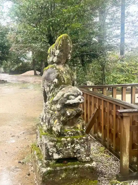 熊野大社の{uncategorized: "未分類", other: "その他", undefined: "問題あり", building: "その他建物", grave: "お墓", sacred_gate: "鳥居", guardian: "狛犬", statue: "像", buddha: "仏像", history: "歴史", nature: "自然", garden: "庭園", animal: "動物", pagoda: "塔", temizu: "手水舎", mountain_gate: "山門・神門", sanctuary: "本殿・本堂", subordinate: "末社・摂社", art: "芸術", scenery: "景色", jizo: "地蔵", ema: "絵馬", goshuin: "御朱印", omikuji: "おみくじ", items: "授与品その他", amulet: "お守り", goshuincho: "御朱印帳", eats: "食事", festival: "お祭り", votive_dance: "神楽", shichigosan: "七五三参", wedding: "結婚式", experience: "体験その他", initially: "初詣", around: "周辺", anti_infection: "感染症対策"}