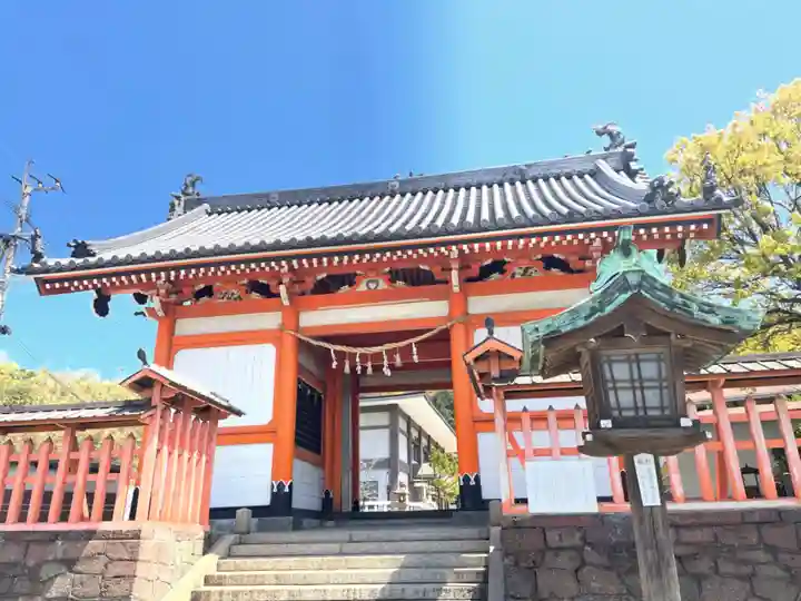 早吸日女神社の山門・神門