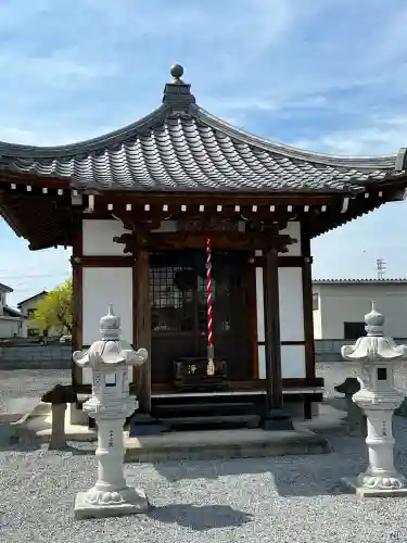 覚性院の{uncategorized: "未分類", other: "その他", undefined: "問題あり", building: "その他建物", grave: "お墓", sacred_gate: "鳥居", guardian: "狛犬", statue: "像", buddha: "仏像", history: "歴史", nature: "自然", garden: "庭園", animal: "動物", pagoda: "塔", temizu: "手水舎", mountain_gate: "山門・神門", sanctuary: "本殿・本堂", subordinate: "末社・摂社", art: "芸術", scenery: "景色", jizo: "地蔵", ema: "絵馬", goshuin: "御朱印", omikuji: "おみくじ", items: "授与品その他", amulet: "お守り", goshuincho: "御朱印帳", eats: "食事", festival: "お祭り", votive_dance: "神楽", shichigosan: "七五三参", wedding: "結婚式", experience: "体験その他", initially: "初詣", around: "周辺", anti_infection: "感染症対策"}