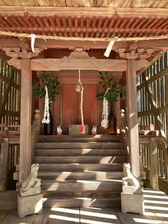 吾那神社の本殿・本堂