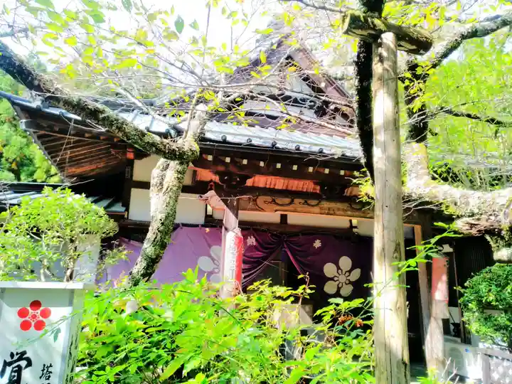 覚林房の本殿・本堂