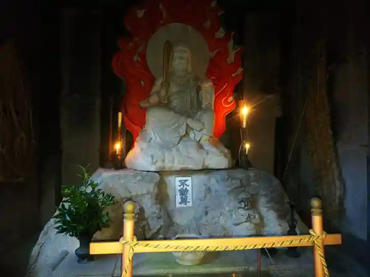 狸谷山不動院の像