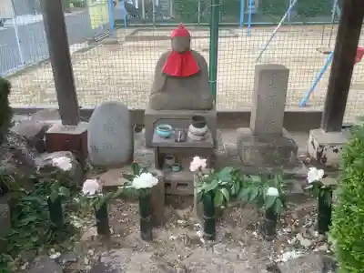 西高山町公民館の社の地蔵