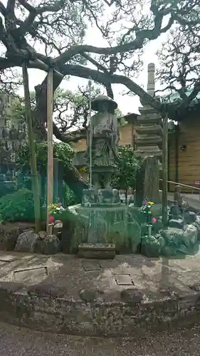 東漸寺の像