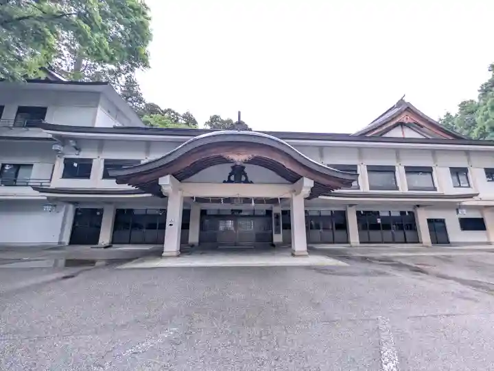 白山比咩神社の{uncategorized: "未分類", other: "その他", undefined: "問題あり", building: "その他建物", grave: "お墓", sacred_gate: "鳥居", guardian: "狛犬", statue: "像", buddha: "仏像", history: "歴史", nature: "自然", garden: "庭園", animal: "動物", pagoda: "塔", temizu: "手水舎", mountain_gate: "山門・神門", sanctuary: "本殿・本堂", subordinate: "末社・摂社", art: "芸術", scenery: "景色", jizo: "地蔵", ema: "絵馬", goshuin: "御朱印", omikuji: "おみくじ", items: "授与品その他", amulet: "お守り", goshuincho: "御朱印帳", eats: "食事", festival: "お祭り", votive_dance: "神楽", shichigosan: "七五三参", wedding: "結婚式", experience: "体験その他", initially: "初詣", around: "周辺", anti_infection: "感染症対策"}