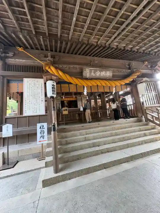 吉備津神社の{uncategorized: "未分類", other: "その他", undefined: "問題あり", building: "その他建物", grave: "お墓", sacred_gate: "鳥居", guardian: "狛犬", statue: "像", buddha: "仏像", history: "歴史", nature: "自然", garden: "庭園", animal: "動物", pagoda: "塔", temizu: "手水舎", mountain_gate: "山門・神門", sanctuary: "本殿・本堂", subordinate: "末社・摂社", art: "芸術", scenery: "景色", jizo: "地蔵", ema: "絵馬", goshuin: "御朱印", omikuji: "おみくじ", items: "授与品その他", amulet: "お守り", goshuincho: "御朱印帳", eats: "食事", festival: "お祭り", votive_dance: "神楽", shichigosan: "七五三参", wedding: "結婚式", experience: "体験その他", initially: "初詣", around: "周辺", anti_infection: "感染症対策"}