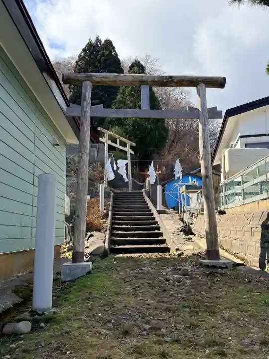 小谷石神社の{uncategorized: "未分類", other: "その他", undefined: "問題あり", building: "その他建物", grave: "お墓", sacred_gate: "鳥居", guardian: "狛犬", statue: "像", buddha: "仏像", history: "歴史", nature: "自然", garden: "庭園", animal: "動物", pagoda: "塔", temizu: "手水舎", mountain_gate: "山門・神門", sanctuary: "本殿・本堂", subordinate: "末社・摂社", art: "芸術", scenery: "景色", jizo: "地蔵", ema: "絵馬", goshuin: "御朱印", omikuji: "おみくじ", items: "授与品その他", amulet: "お守り", goshuincho: "御朱印帳", eats: "食事", festival: "お祭り", votive_dance: "神楽", shichigosan: "七五三参", wedding: "結婚式", experience: "体験その他", initially: "初詣", around: "周辺", anti_infection: "感染症対策"}