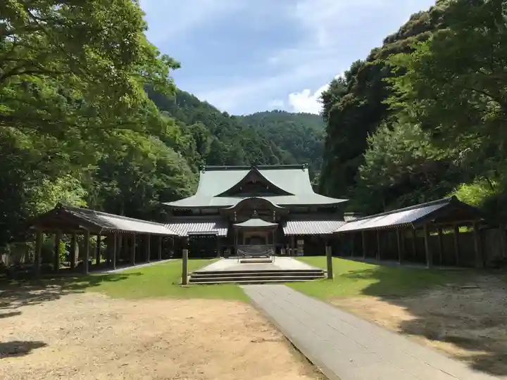 前神寺の本殿・本堂