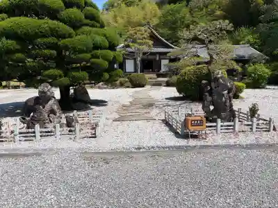 満月寺の{uncategorized: "未分類", other: "その他", undefined: "問題あり", building: "その他建物", grave: "お墓", sacred_gate: "鳥居", guardian: "狛犬", statue: "像", buddha: "仏像", history: "歴史", nature: "自然", garden: "庭園", animal: "動物", pagoda: "塔", temizu: "手水舎", mountain_gate: "山門・神門", sanctuary: "本殿・本堂", subordinate: "末社・摂社", art: "芸術", scenery: "景色", jizo: "地蔵", ema: "絵馬", goshuin: "御朱印", omikuji: "おみくじ", items: "授与品その他", amulet: "お守り", goshuincho: "御朱印帳", eats: "食事", festival: "お祭り", votive_dance: "神楽", shichigosan: "七五三参", wedding: "結婚式", experience: "体験その他", initially: "初詣", around: "周辺", anti_infection: "感染症対策"}