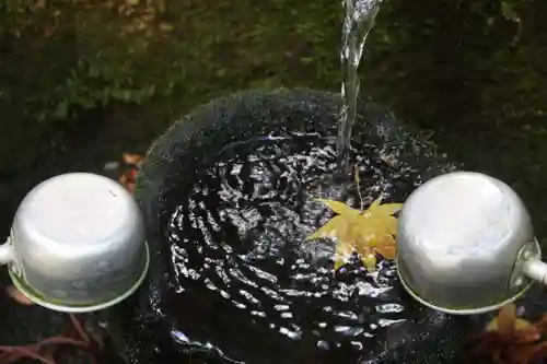 磐椅神社の手水