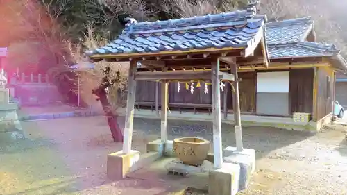 神明社（小佐神明社）の手水舎