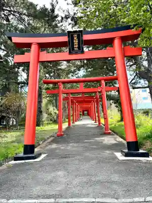 札幌伏見稲荷神社の{uncategorized: "未分類", other: "その他", undefined: "問題あり", building: "その他建物", grave: "お墓", sacred_gate: "鳥居", guardian: "狛犬", statue: "像", buddha: "仏像", history: "歴史", nature: "自然", garden: "庭園", animal: "動物", pagoda: "塔", temizu: "手水舎", mountain_gate: "山門・神門", sanctuary: "本殿・本堂", subordinate: "末社・摂社", art: "芸術", scenery: "景色", jizo: "地蔵", ema: "絵馬", goshuin: "御朱印", omikuji: "おみくじ", items: "授与品その他", amulet: "お守り", goshuincho: "御朱印帳", eats: "食事", festival: "お祭り", votive_dance: "神楽", shichigosan: "七五三参", wedding: "結婚式", experience: "体験その他", initially: "初詣", around: "周辺", anti_infection: "感染症対策"}