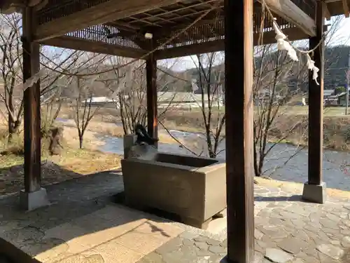 阿多由太神社の手水舎